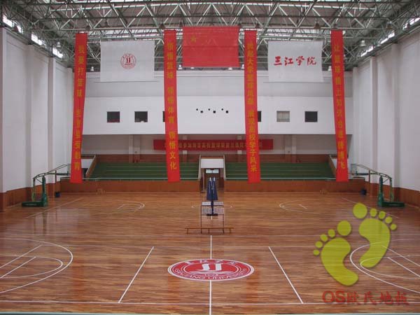 南京三江學(xué)院籃球木地板案例 三江學(xué)院體育館木地板圖