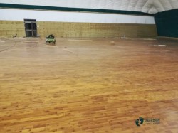 單層龍骨運動場地木地板保養方法