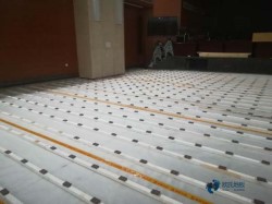 高端體育地板安裝公司