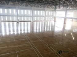 用哪種運(yùn)動(dòng)場(chǎng)地木地板安裝公司