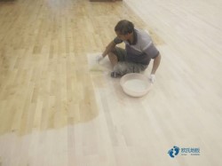 籃球木地板滑怎么辦