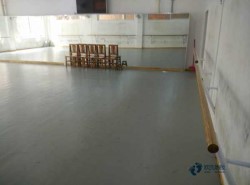 實(shí)木運(yùn)動(dòng)場地地板清潔保養(yǎng)