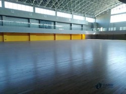 校園運(yùn)動場地地板施工